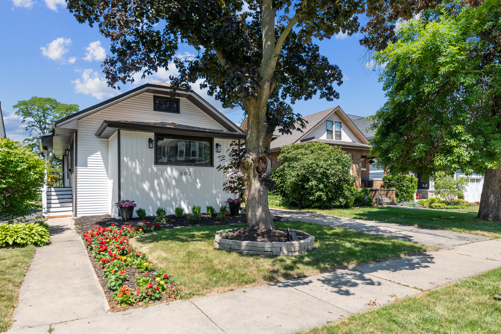 Property Photo:  202 N Clinton Avenue  IL 60126 