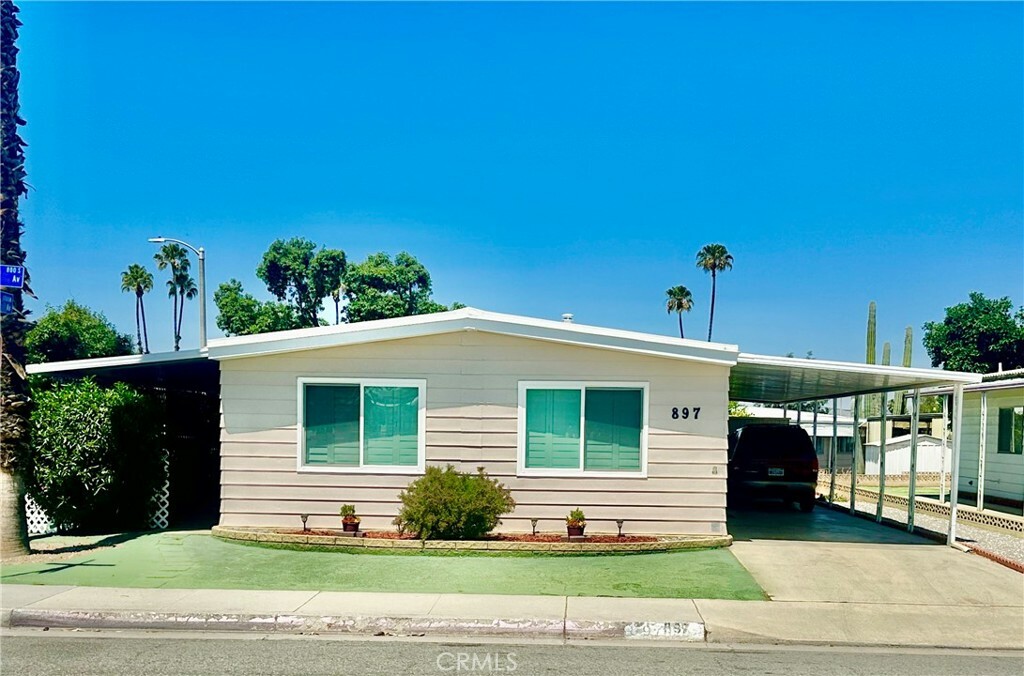 Property Photo:  897 S Lyon Avenue  CA 92543 