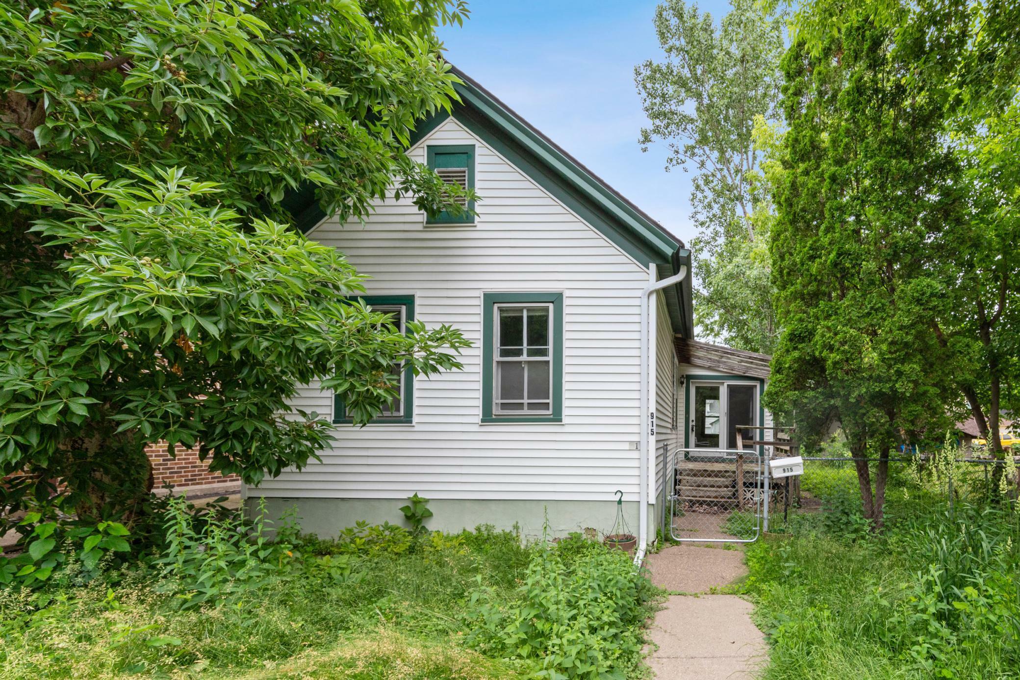 Property Photo:  915 Armstrong Avenue  MN 55102 