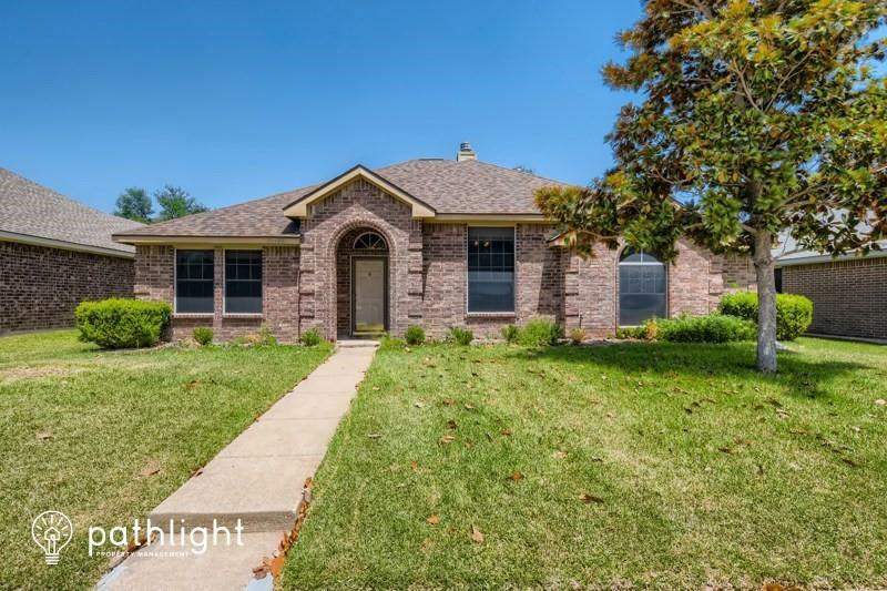 Property Photo:  110 Forest Park Lane  TX 75154 