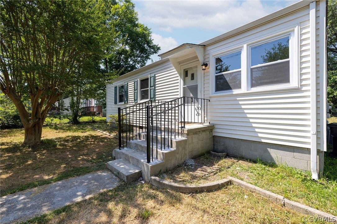 Property Photo:  554 S 22nd Avenue  VA 23860 