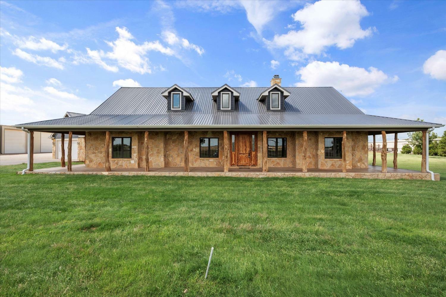 Property Photo:  1010 Willow Road  TX 79381 