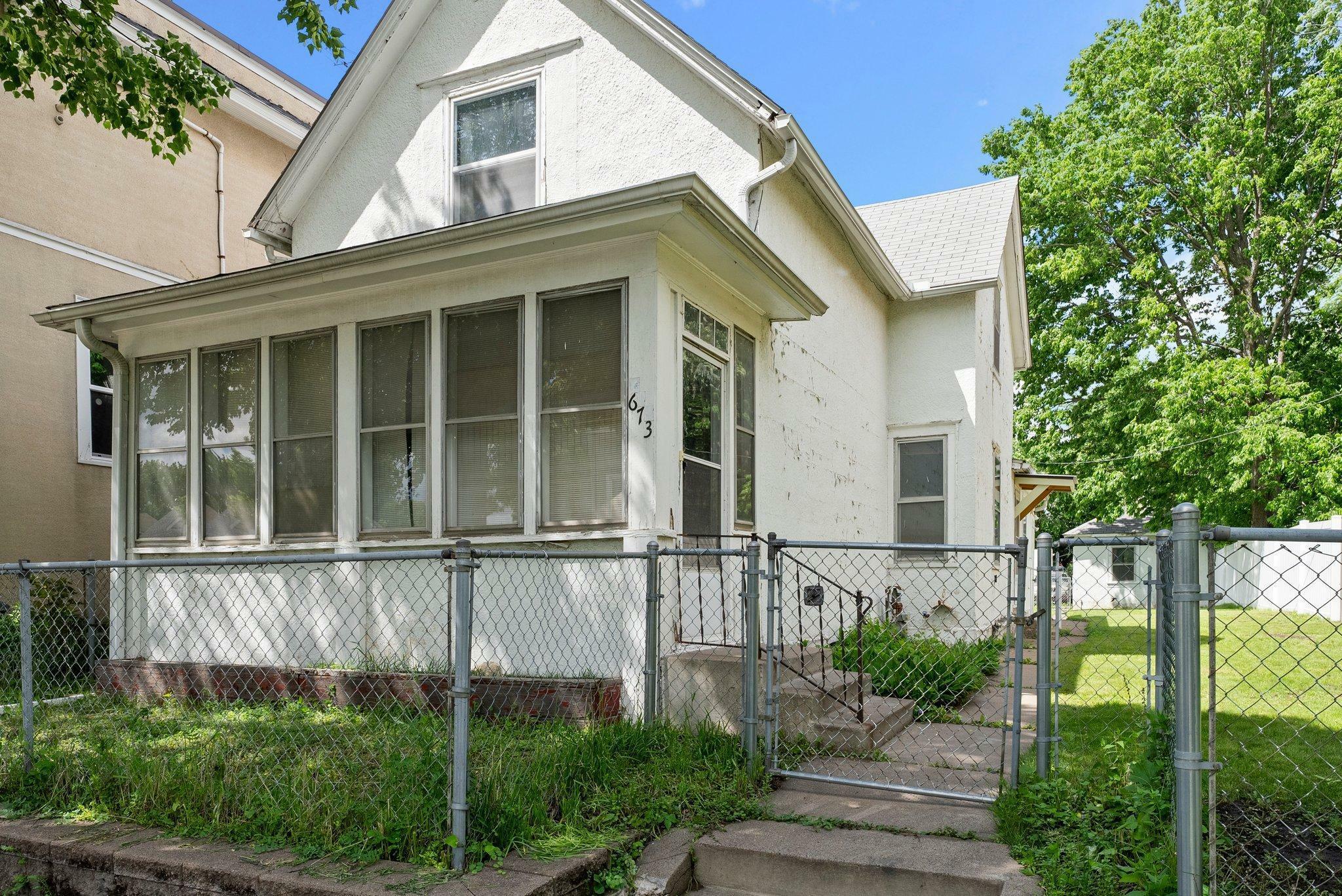 Property Photo:  673 Thomas Avenue  MN 55104 