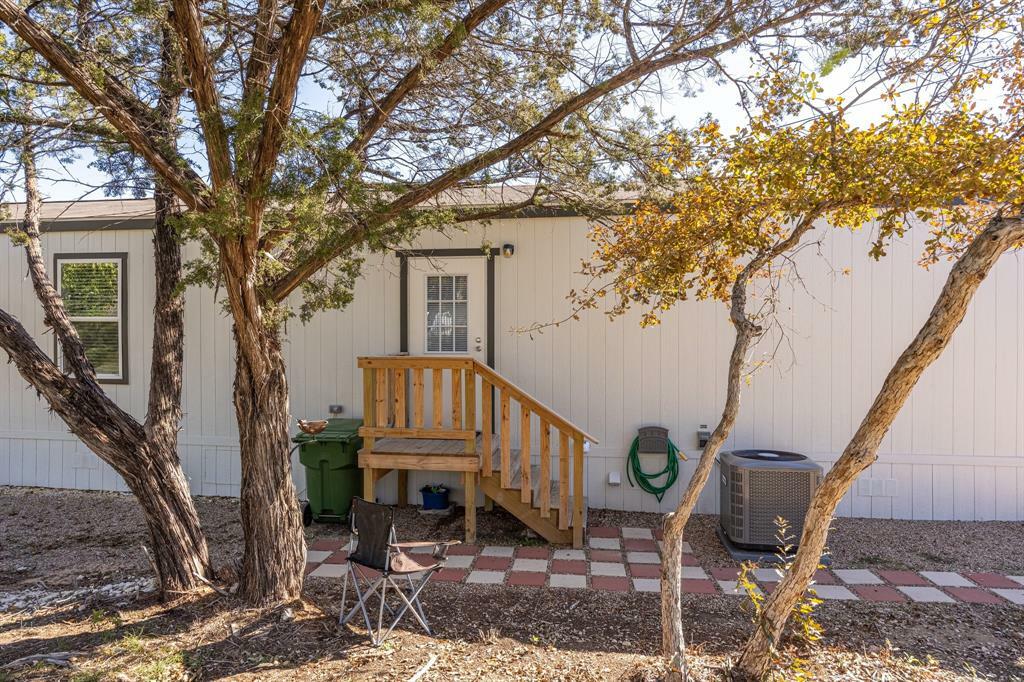 Property Photo:  2611 Creekview Drive  TX 76048 