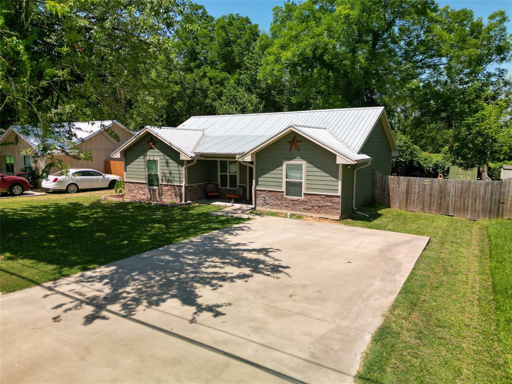 Property Photo: 425 NW 19th Street TX 75460