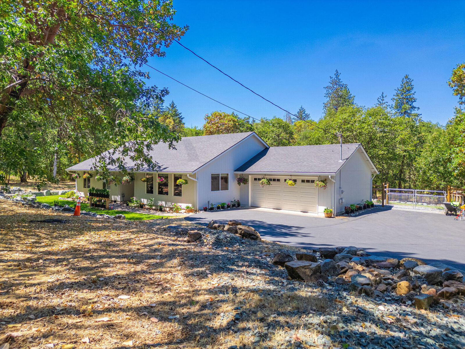Property Photo: 2526 Hamilton Lane OR 97527