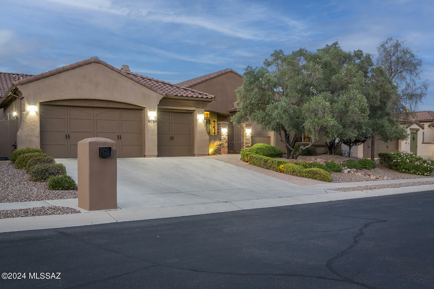 Property Photo:  13704 N Tessali Way  AZ 85755 