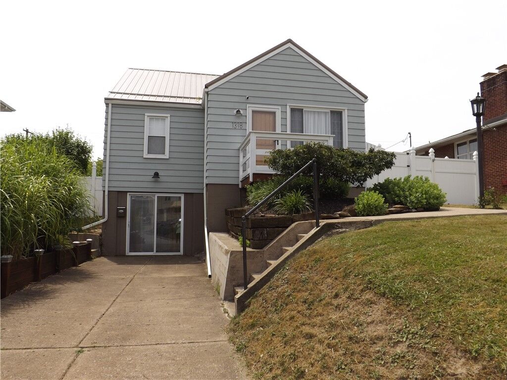 Property Photo:  1318 Carlisle St  PA 15065 