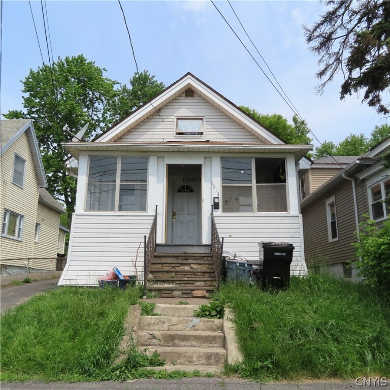 Property Photo:  1613 Burnet Avenue  NY 13206 