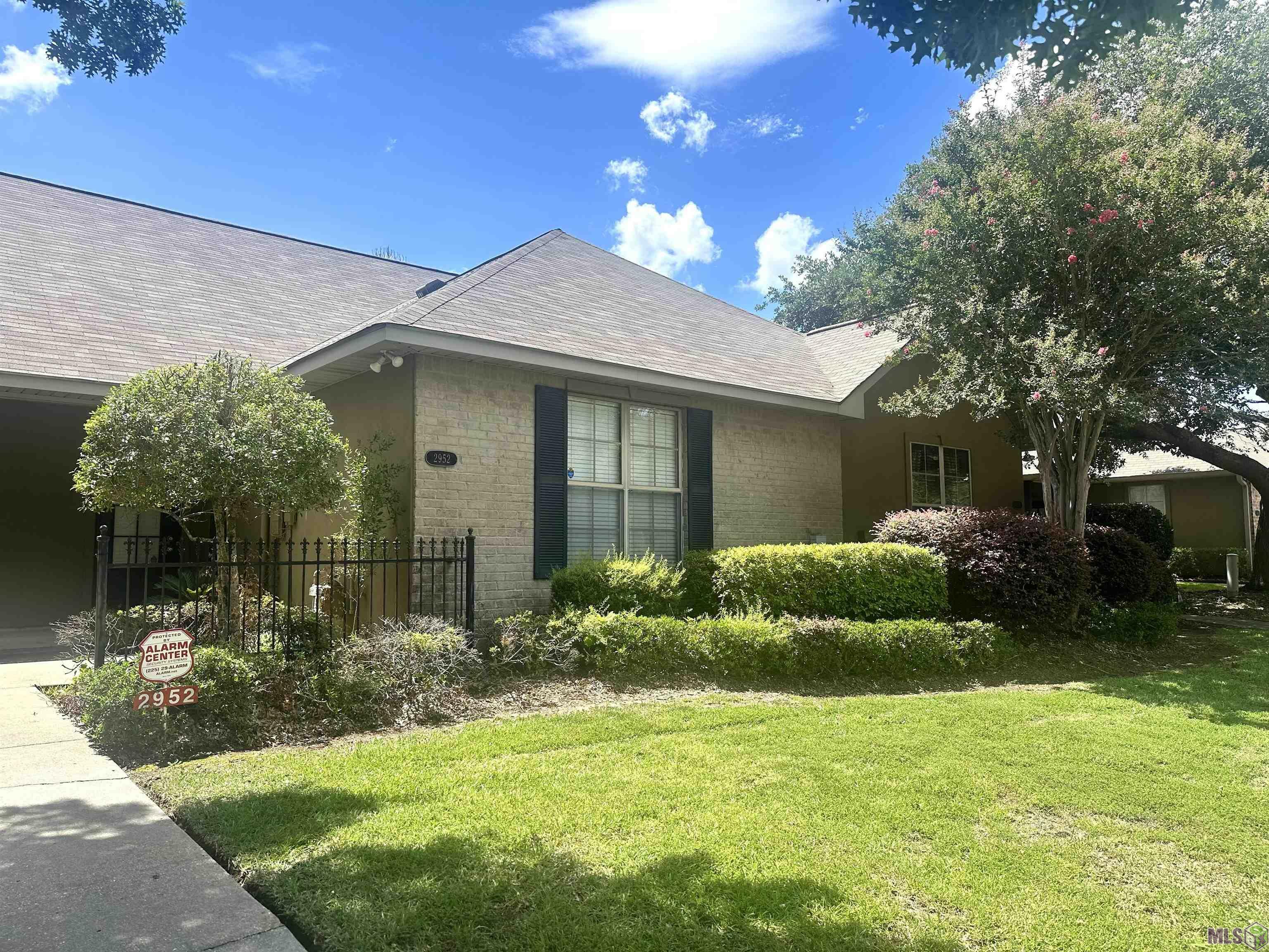 Property Photo:  2952 Magazine Dr  LA 70816 