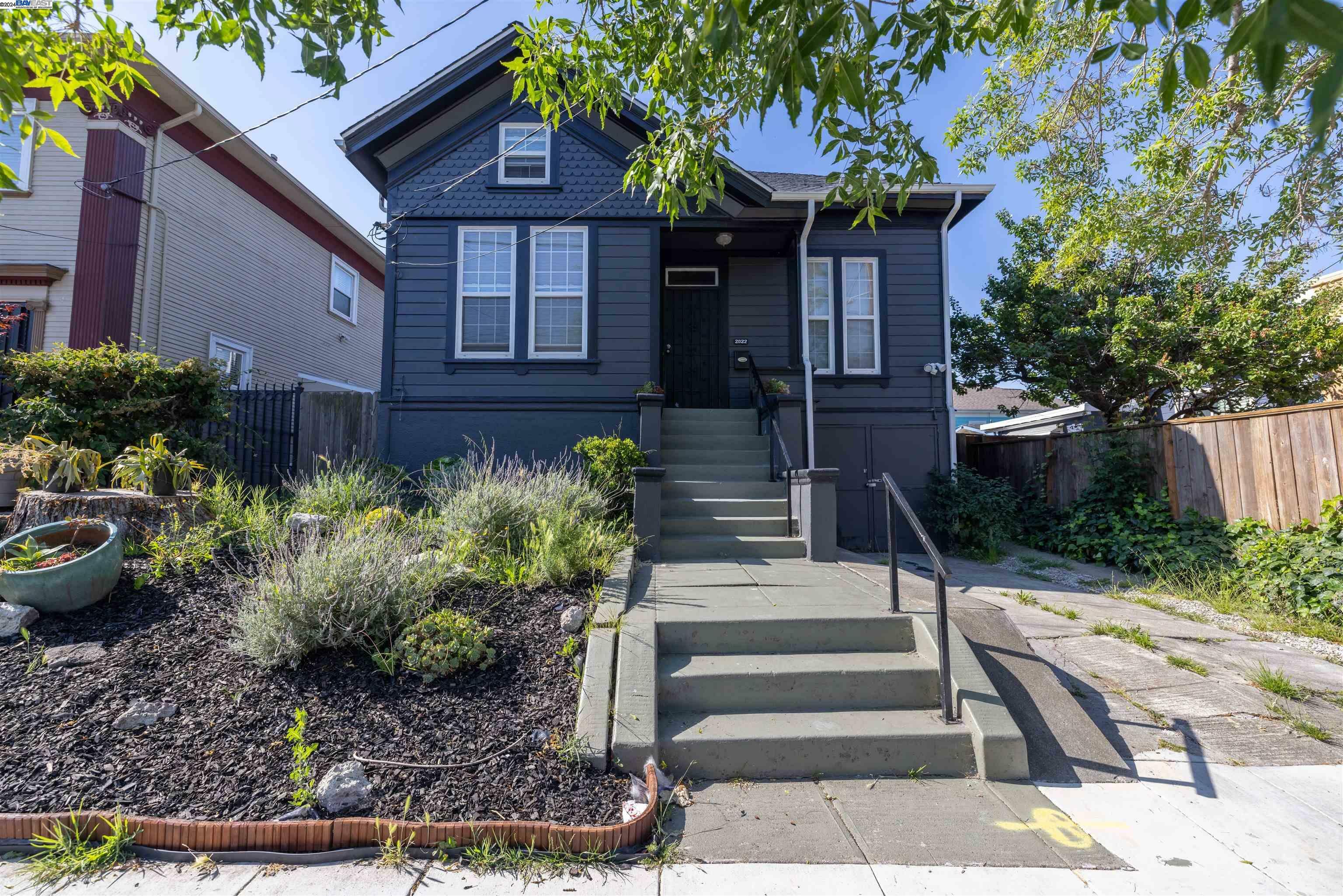 Property Photo:  2022 Emerson St  CA 94703 