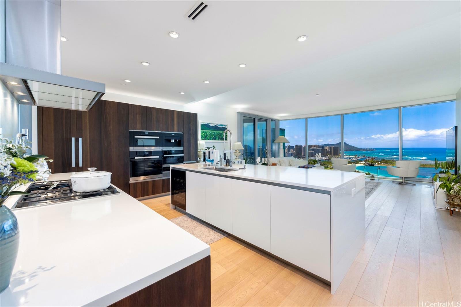 Property Photo: 1118 Ala Moana Boulevard 2706 HI 96814
