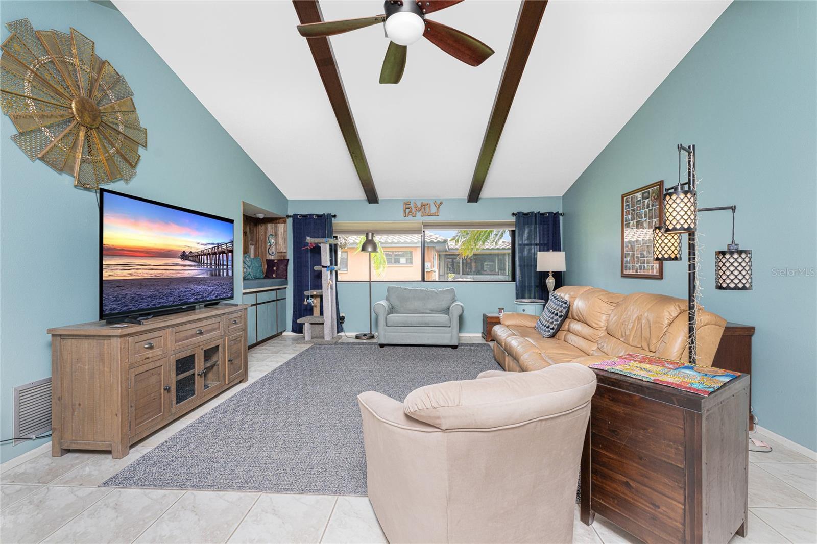 Property Photo: 408 Lemonwood Drive FL 34223