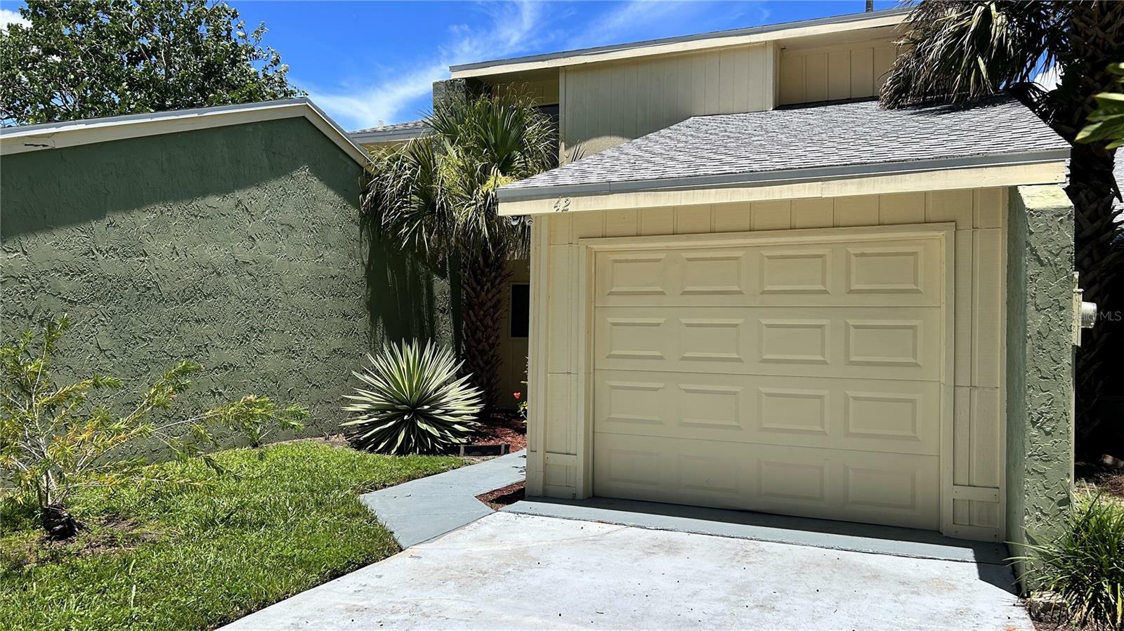 Property Photo:  42 Saint Andrews Court  FL 34759 