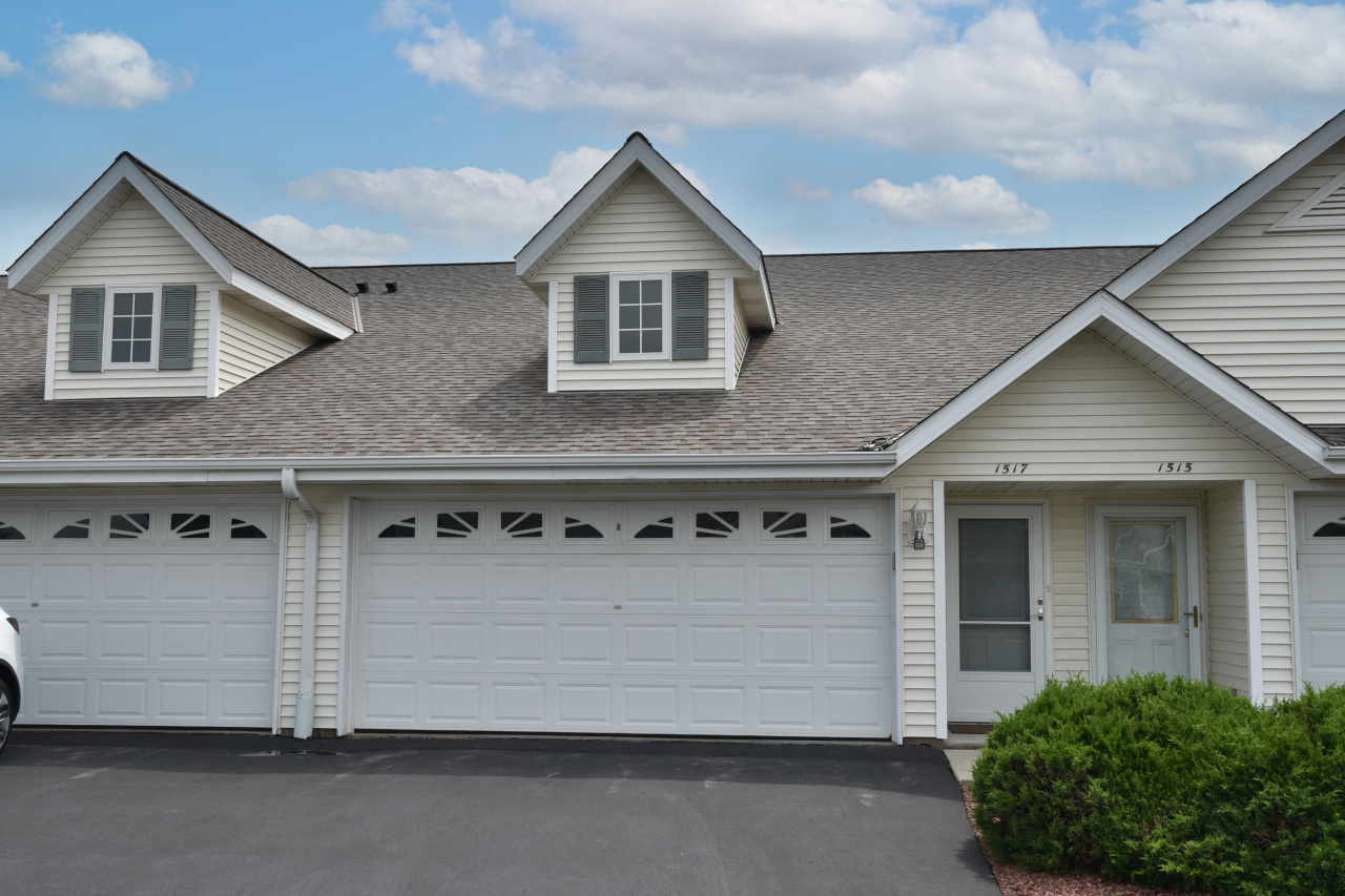 Property Photo: 1517 Watercress Cir WI 53095