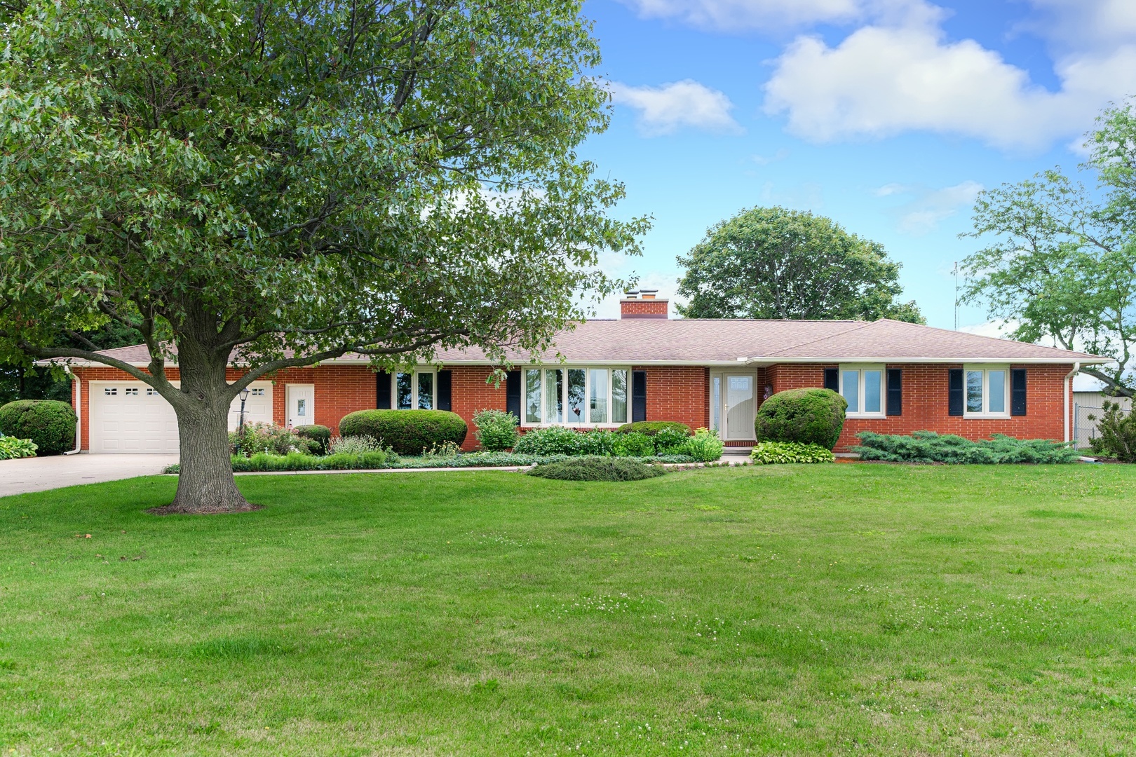 Property Photo: 35968 N State Road IL 60135