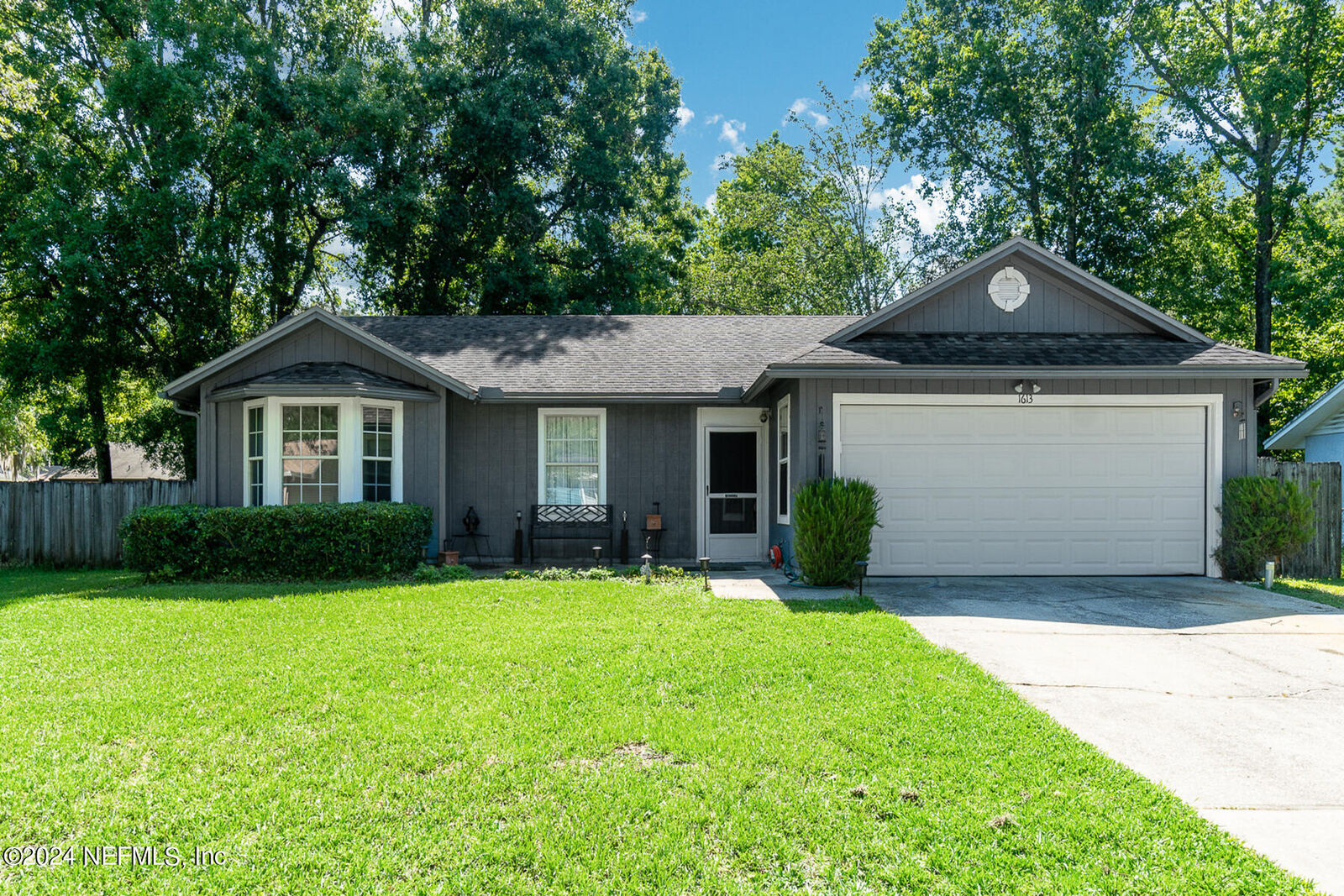 Property Photo:  1613 W Twin Oak Drive  FL 32068 