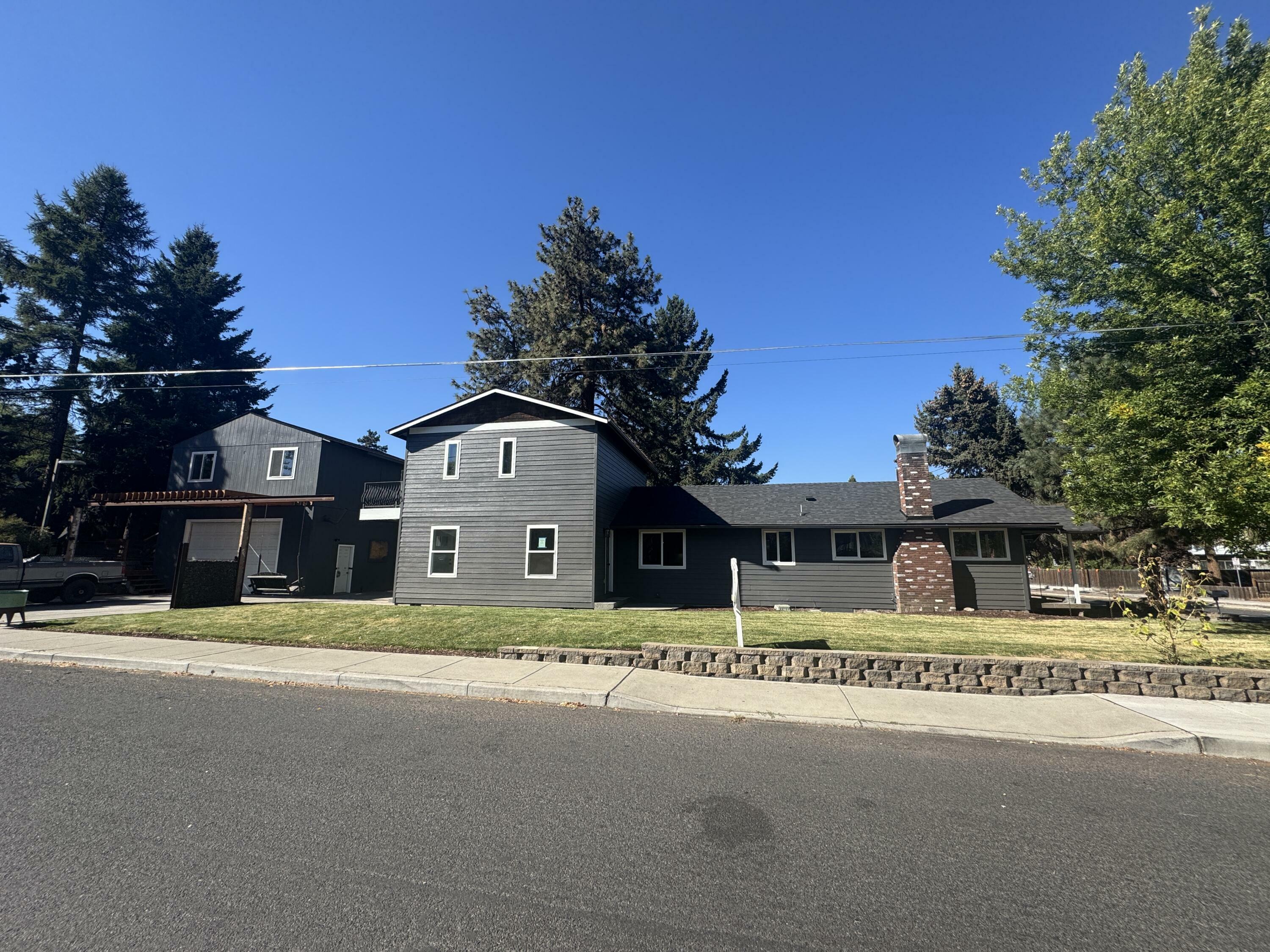 Property Photo: 575 NE Olney Avenue OR 97701