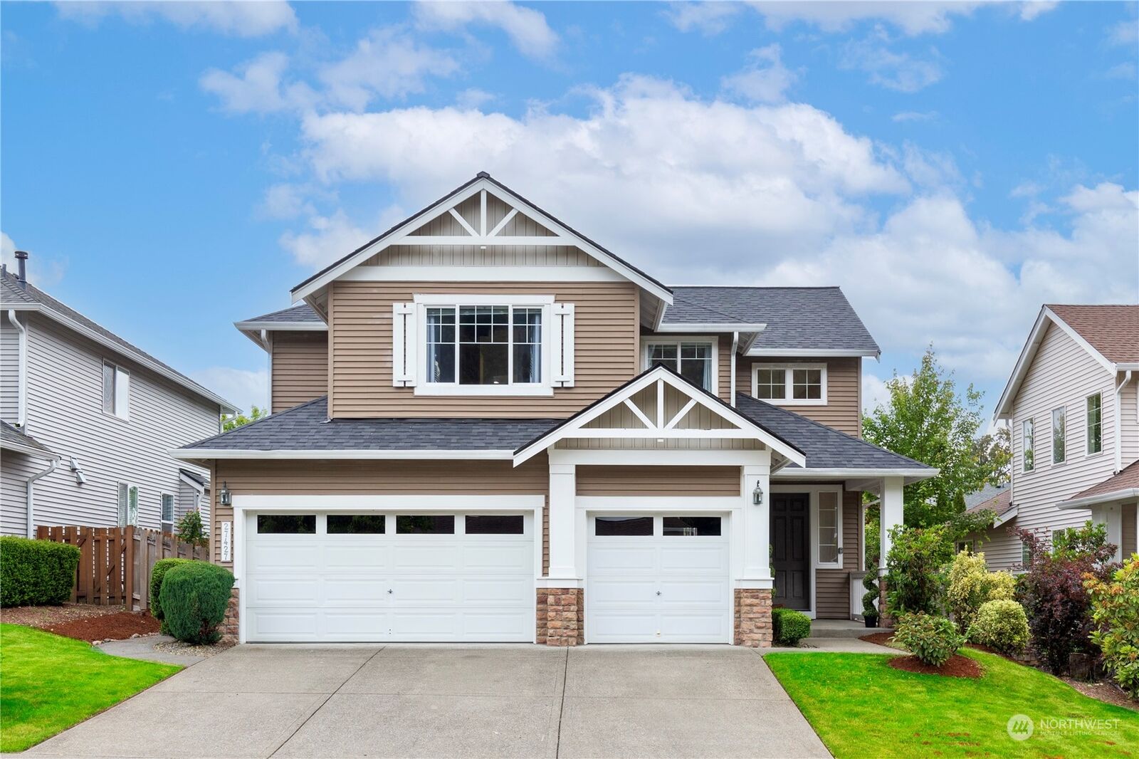Property Photo: 27427 Maple Ridge Way SE WA 98038