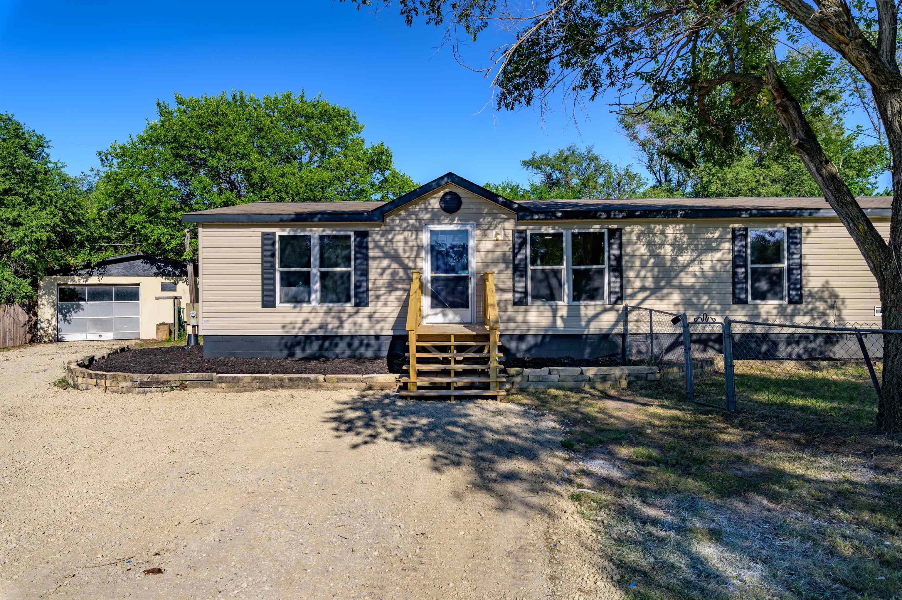 Property Photo:  7348 S Pattie St  KS 67060-2151 