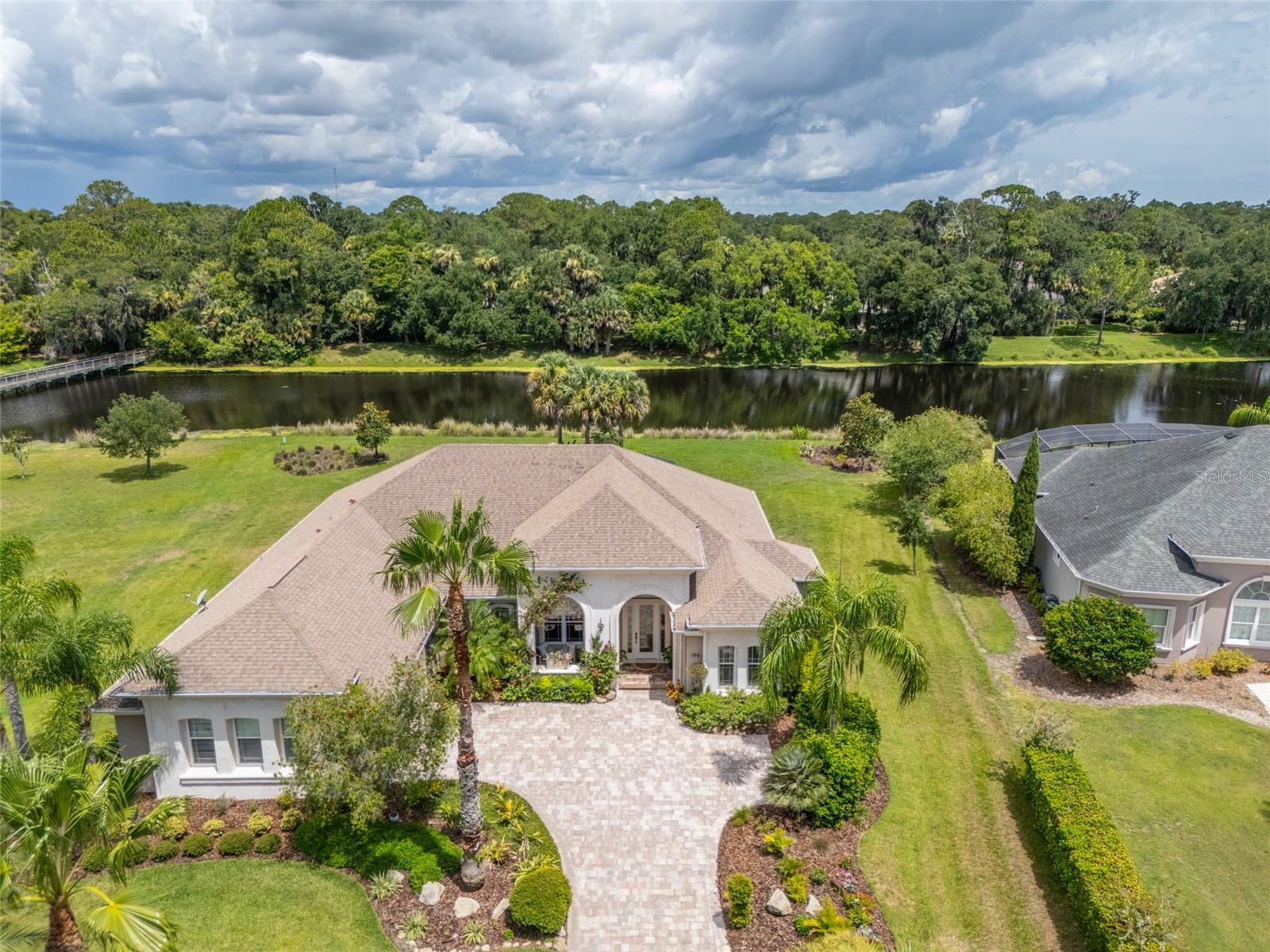 Property Photo:  190 Willow Oak Way  FL 32137 