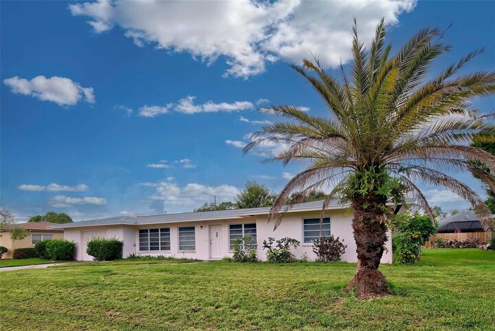 Property Photo: 1213 Mango Avenue FL 34285