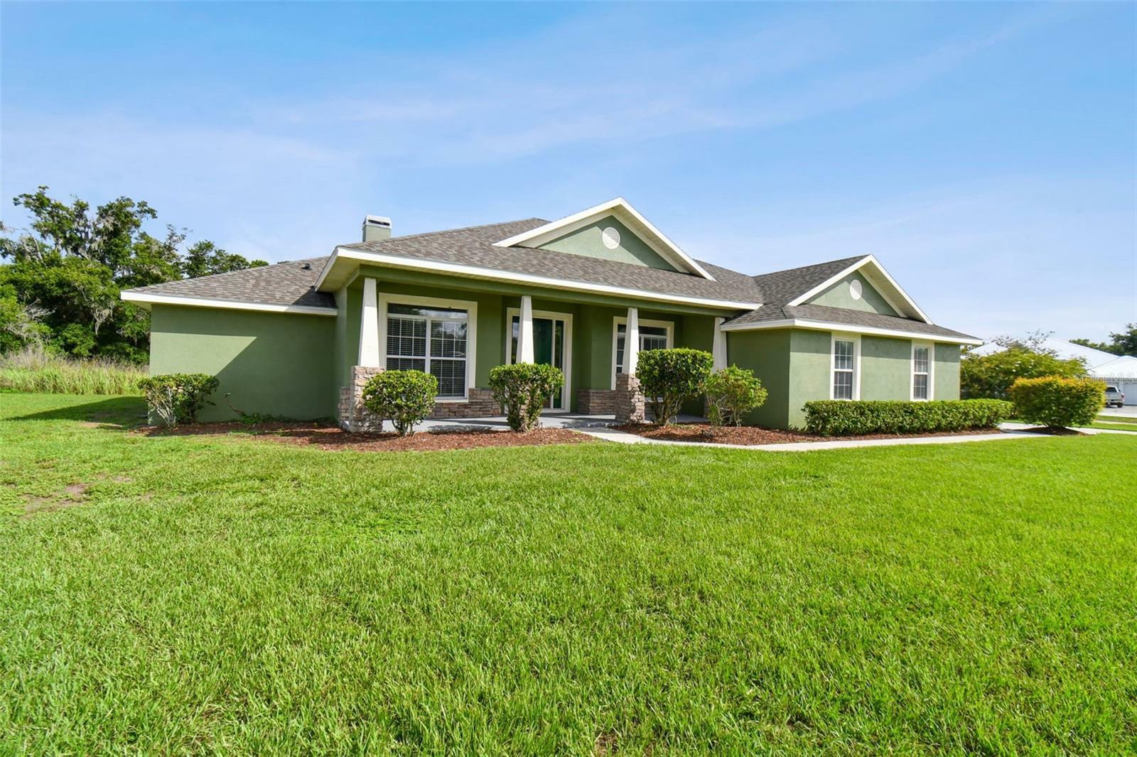 Property Photo:  3206 Duchess Court  FL 33565 