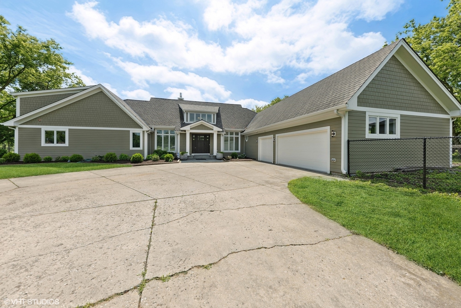 Property Photo:  415 Fox Run Road  IL 60048 