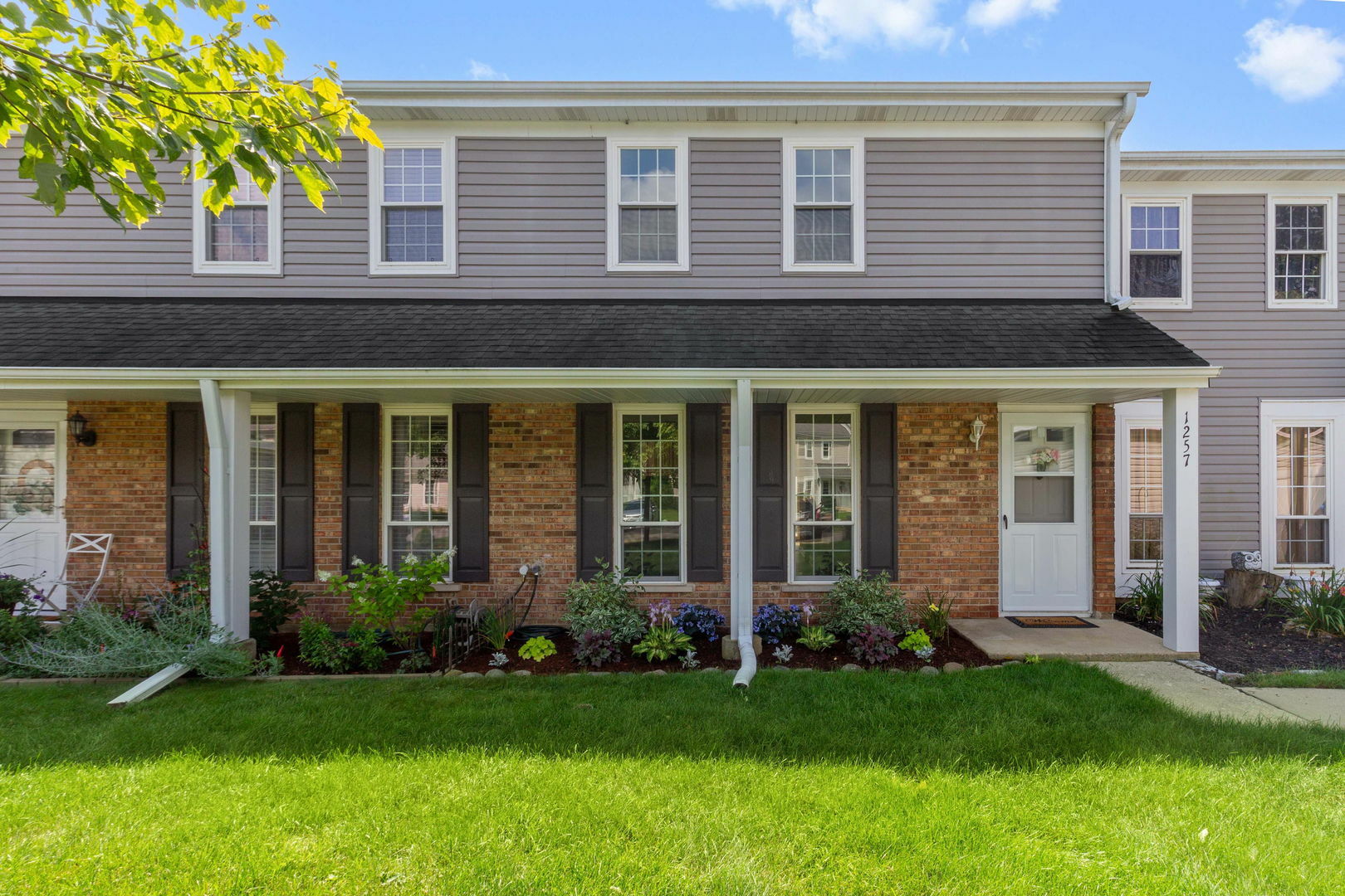 Property Photo: 1257 Downing Street IL 60172