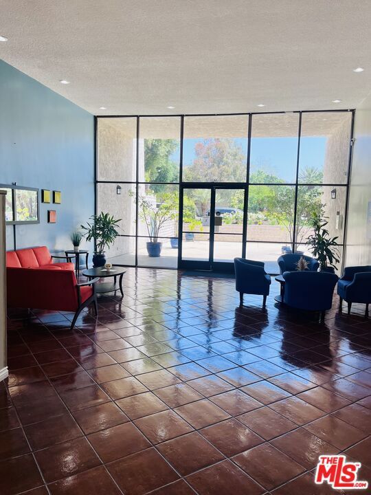 Property Photo: 1401 Valley View Road 215 CA 91202