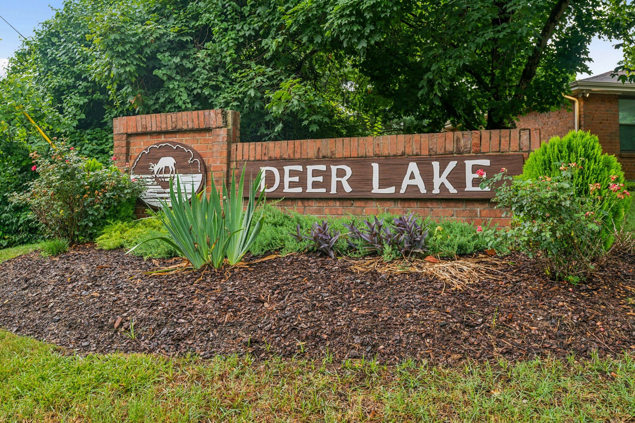 337 Deer Lake Dr  Nashville TN 37221 photo