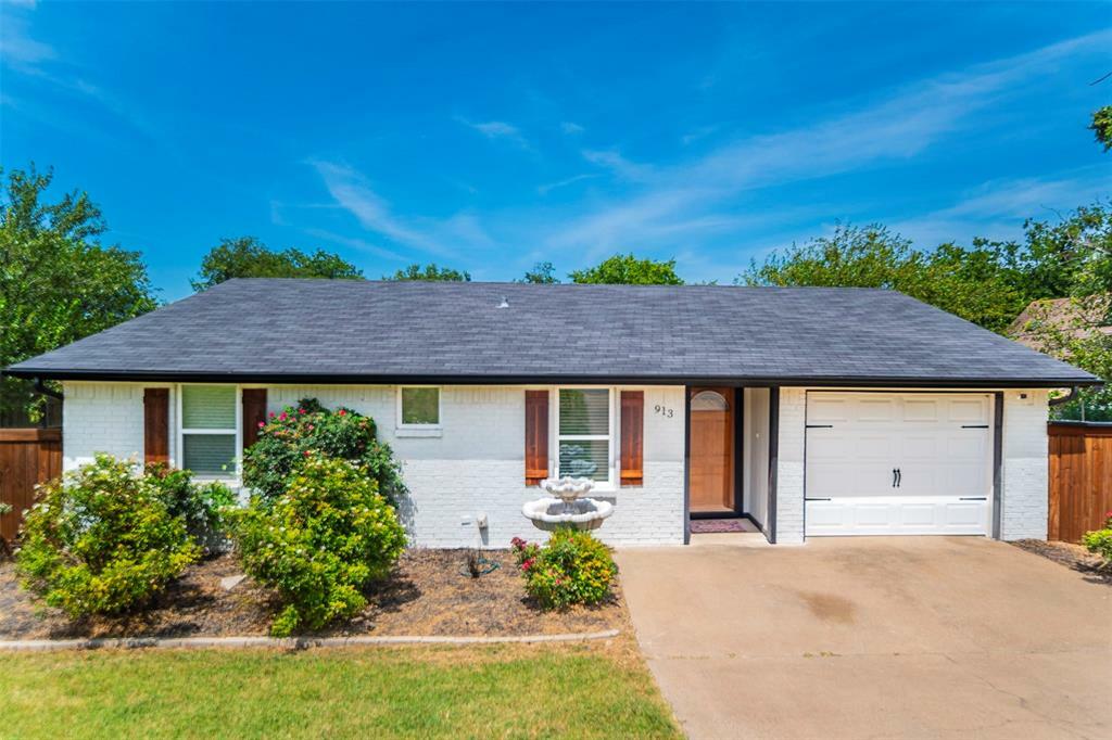 Property Photo:  913 Duke Street  TX 76086 