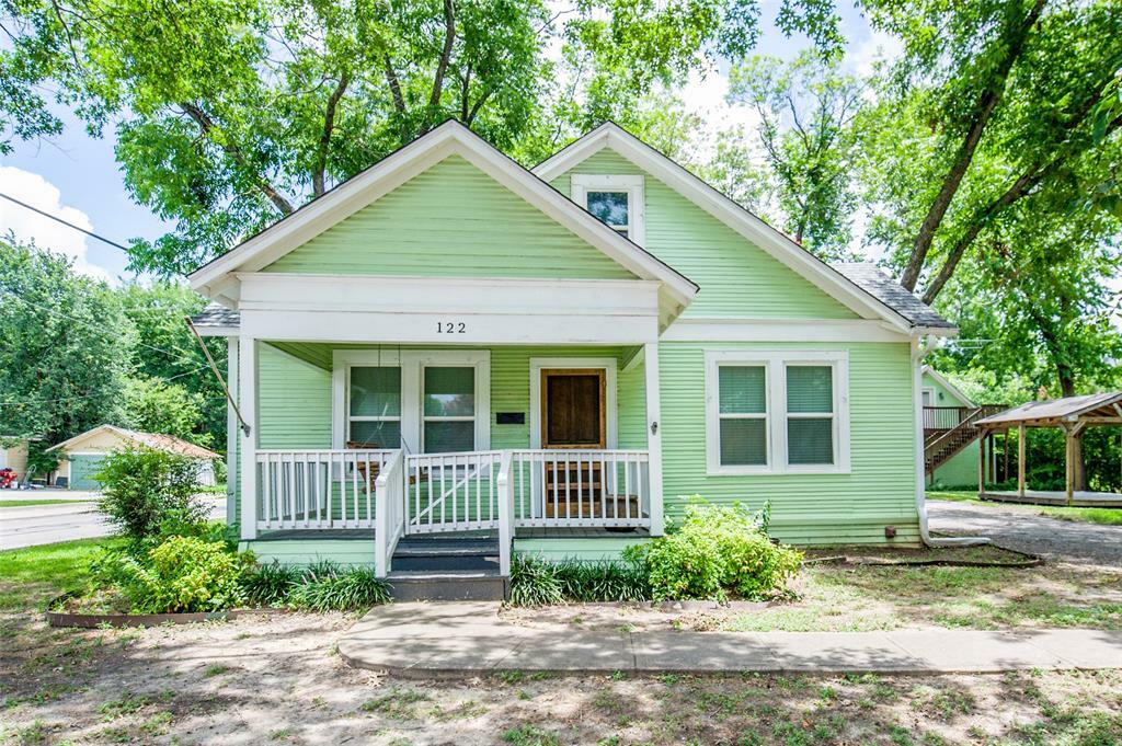 Property Photo:  122 E University Avenue  TX 75165 