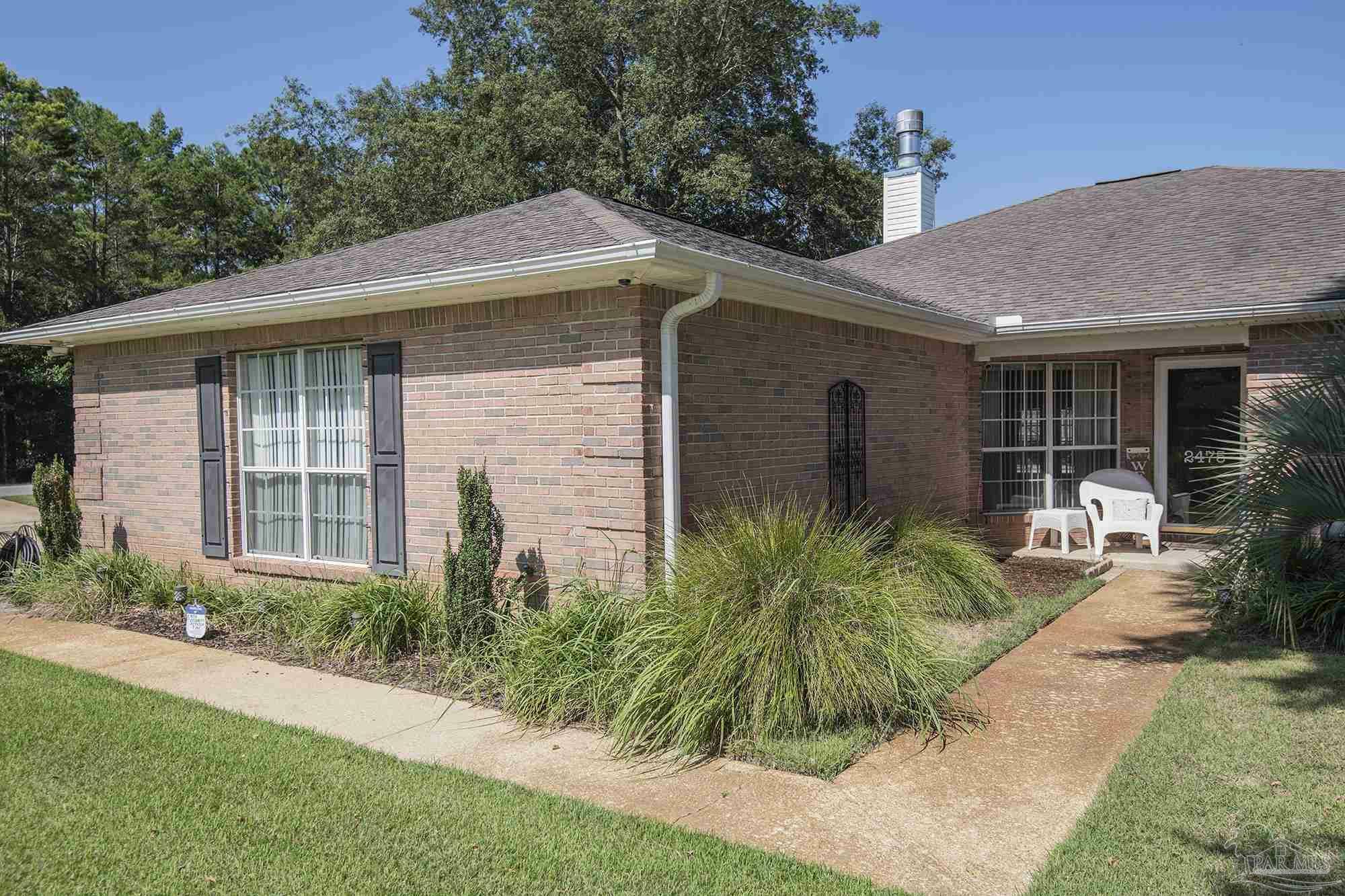 Property Photo:  2475 Vale Ct  FL 32566 