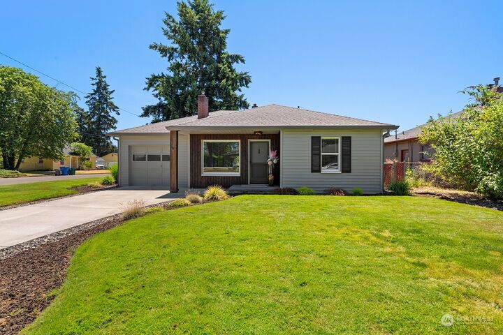 Property Photo:  8619 Mt Olympus Avenue  WA 98664 