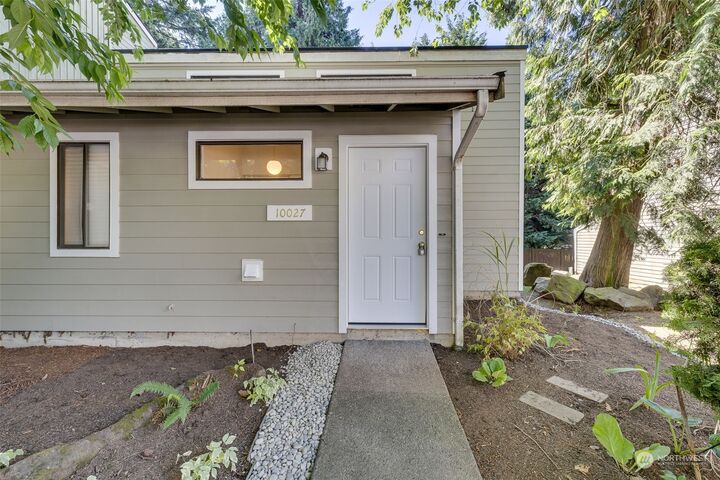 Property Photo: 10027 NE 124th Place WA 98034