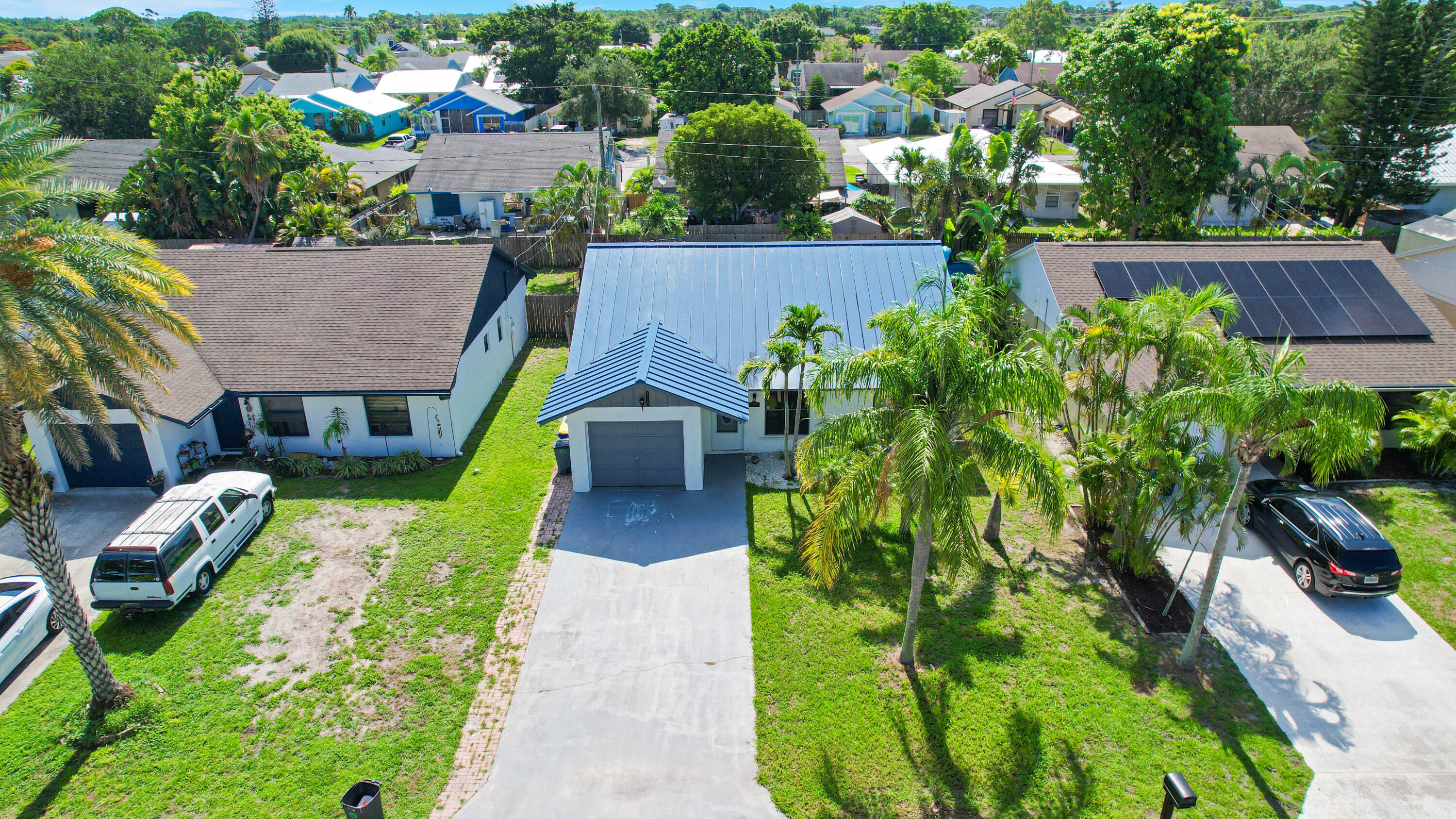 Property Photo:  5929 SE Collins Avenue  FL 34997 