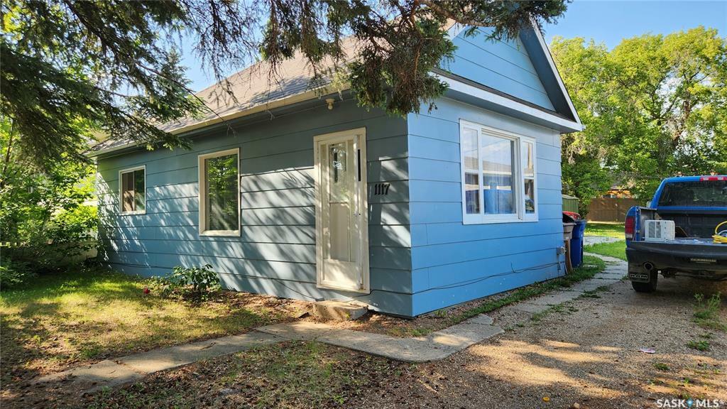 Property Photo:  1117 103rd Avenue  SK S0E 1T0 