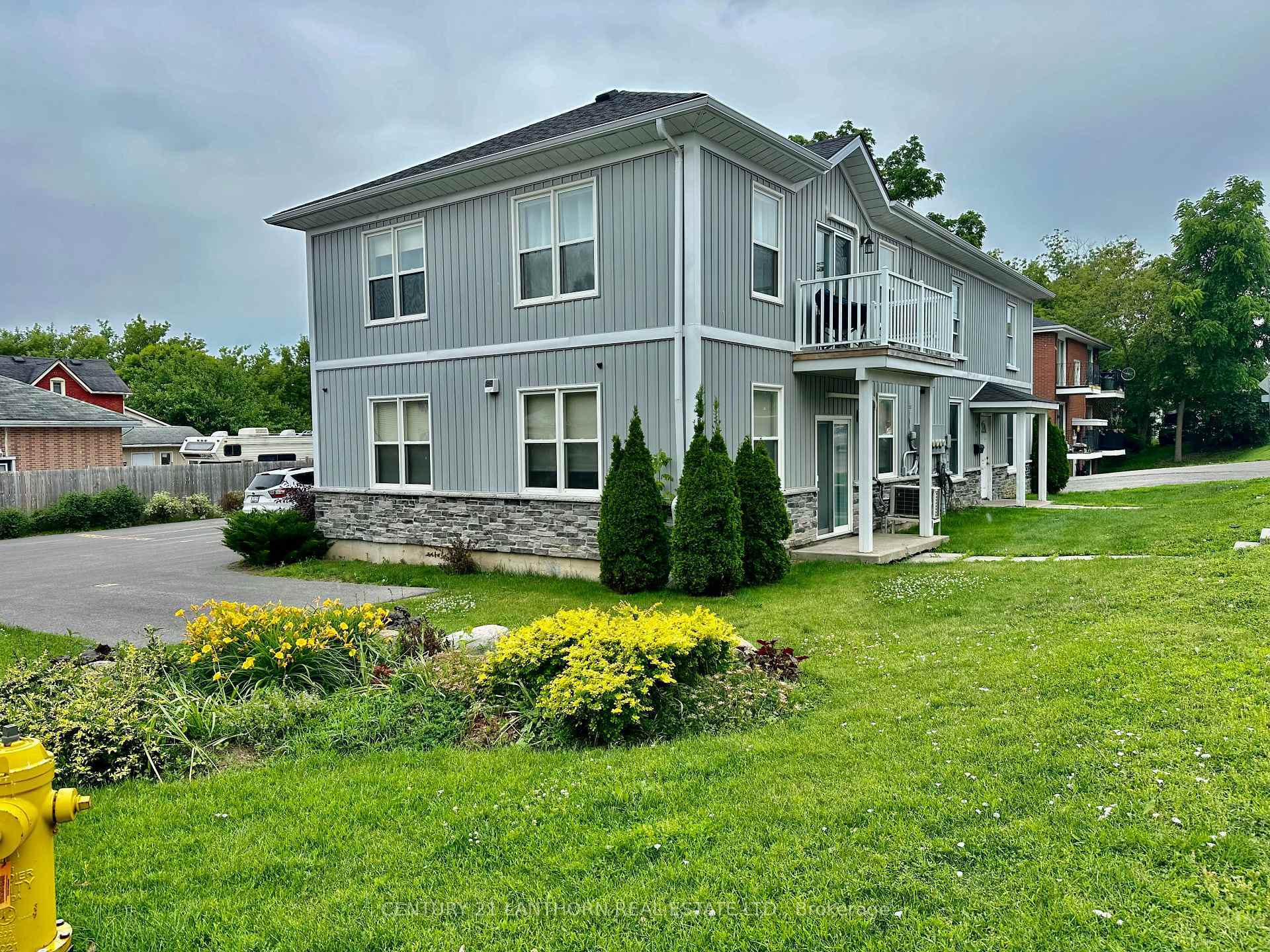 Photo de la propriété: 45 College Street E ON K8P 2E4