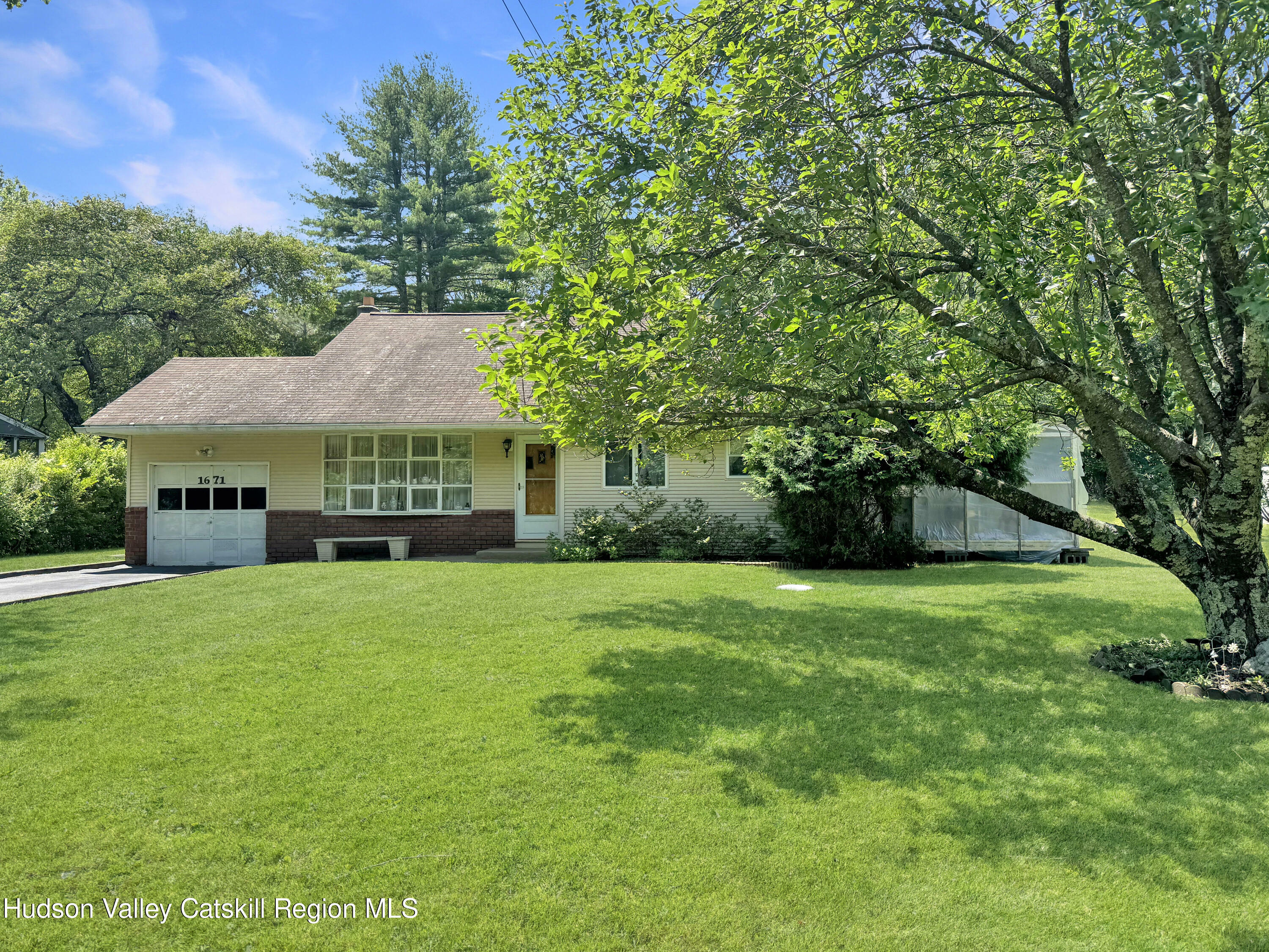 Property Photo:  1671 Glasco  NY 12498 