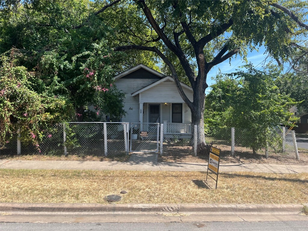 Property Photo:  800 W Johanna Street  TX 78704 