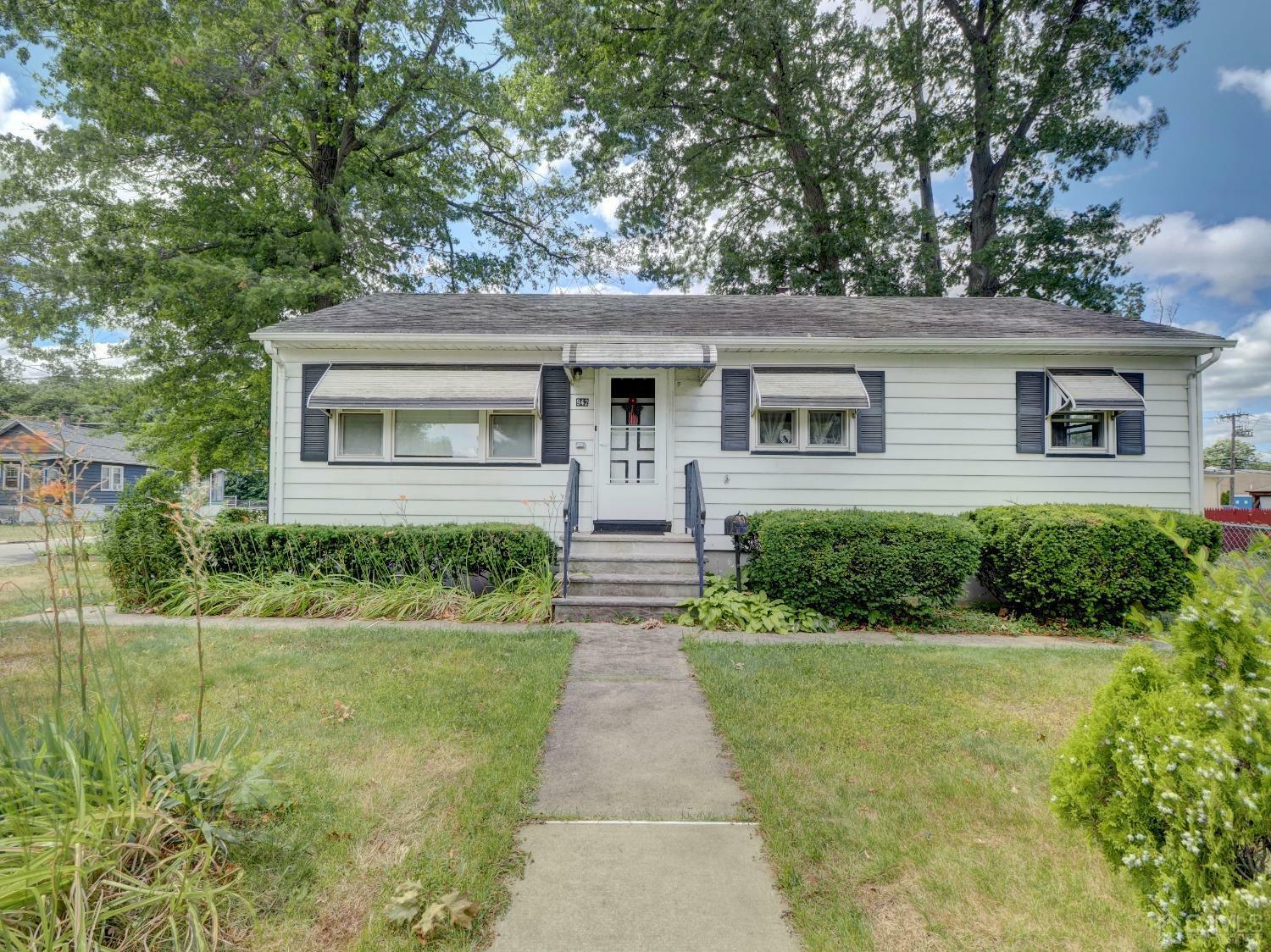 Property Photo:  942 Yorke Road  NJ 08902 