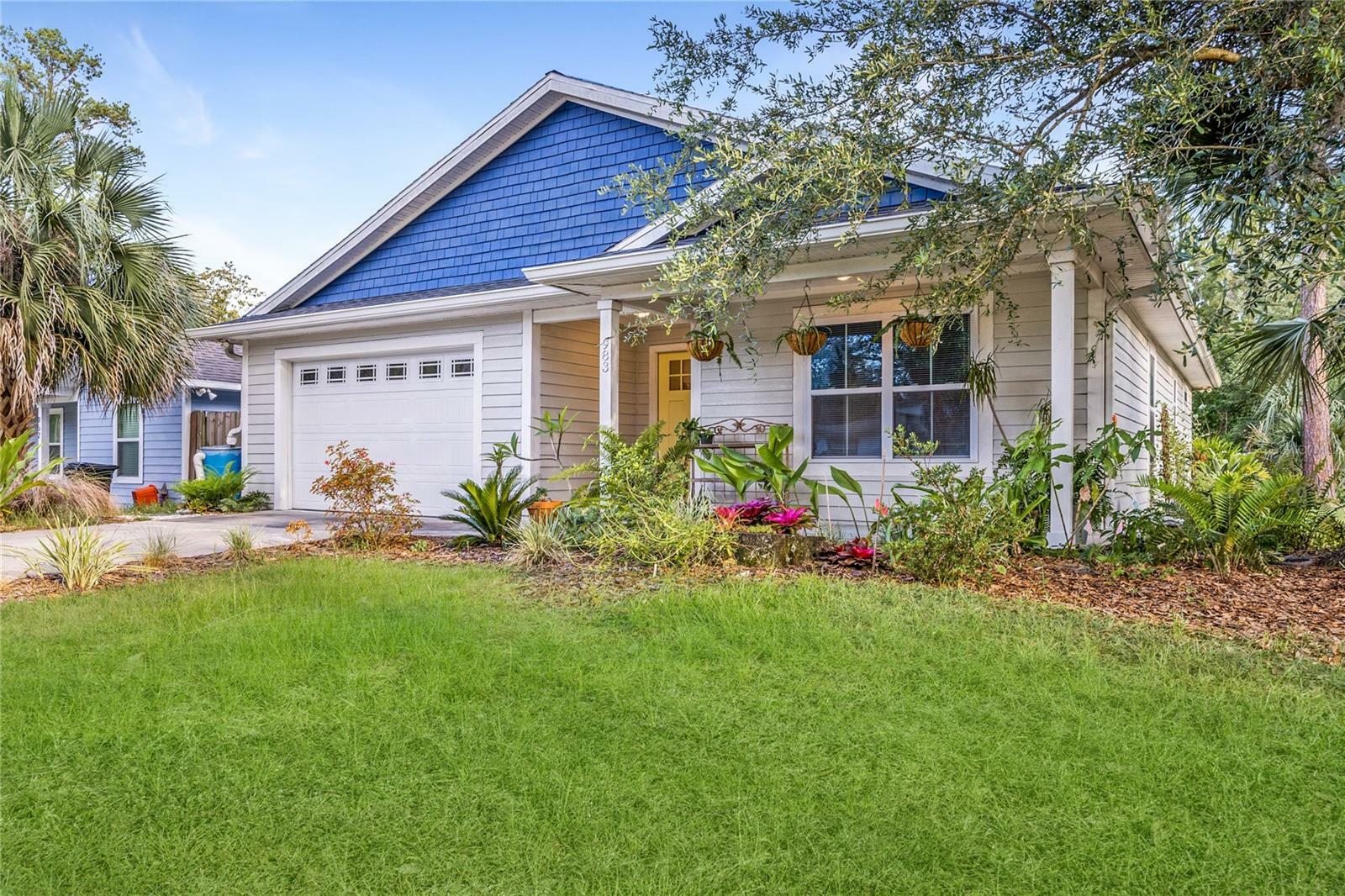 Property Photo:  983 NW 18th Avenue  FL 32609 