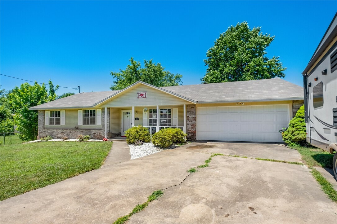 Property Photo:  418 Honeysuckle Street  AR 72745 