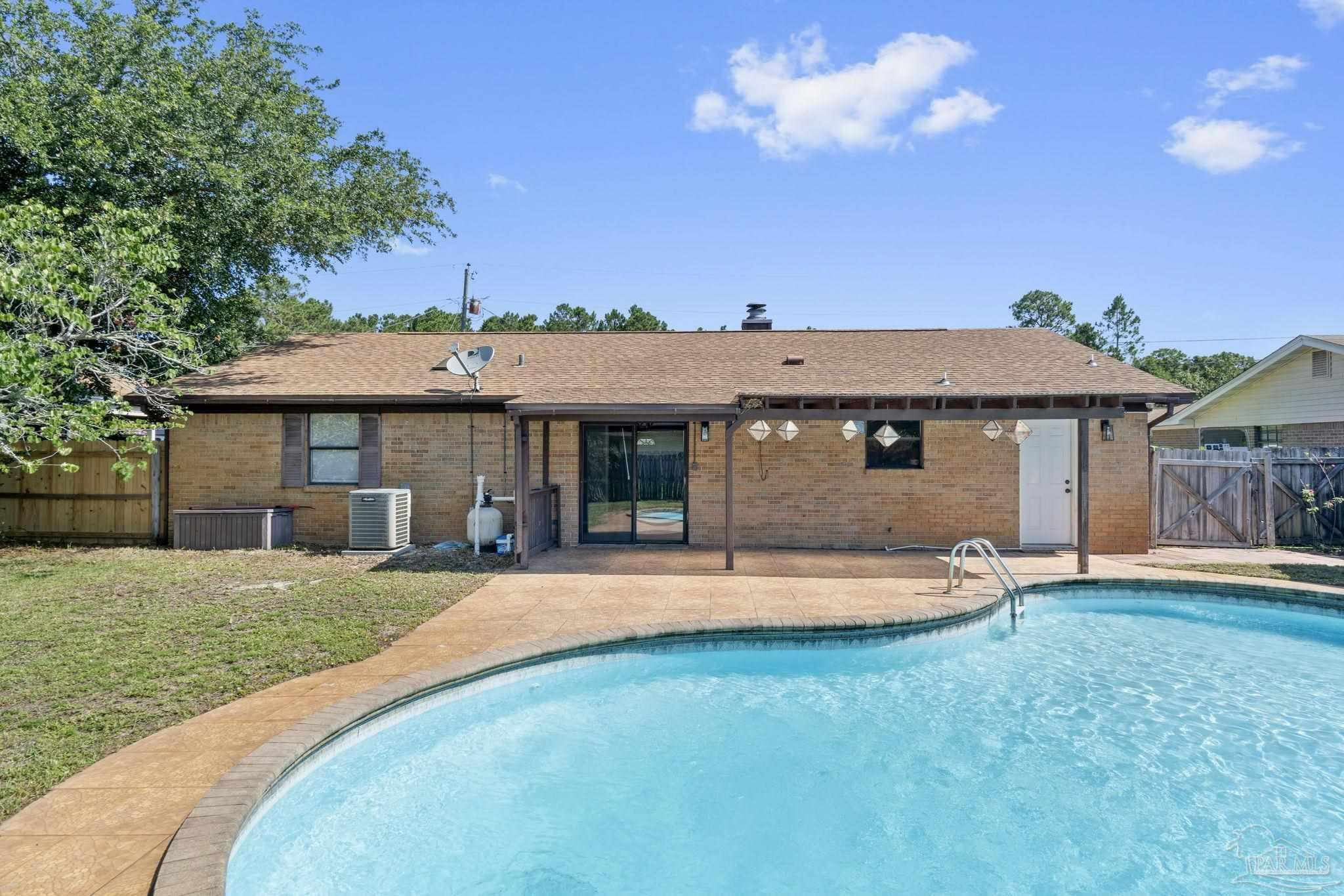 Property Photo: 145 Deville Dr FL 32569