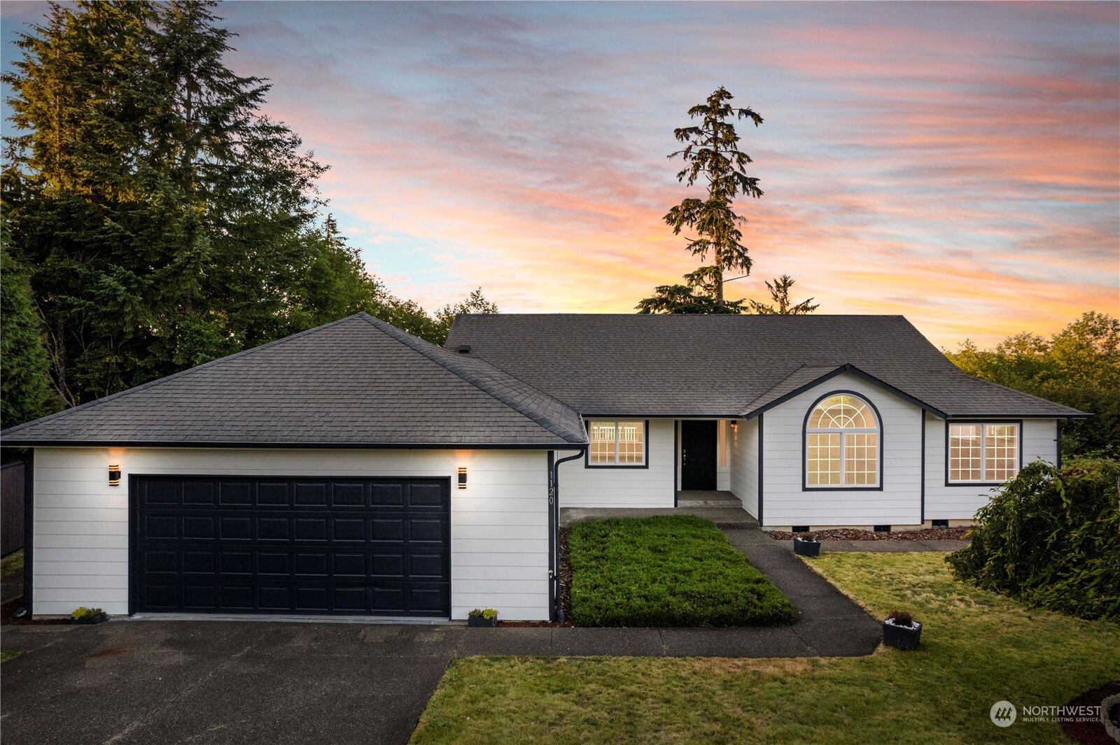 Property Photo:  1120  Hill Court  WA 98537 