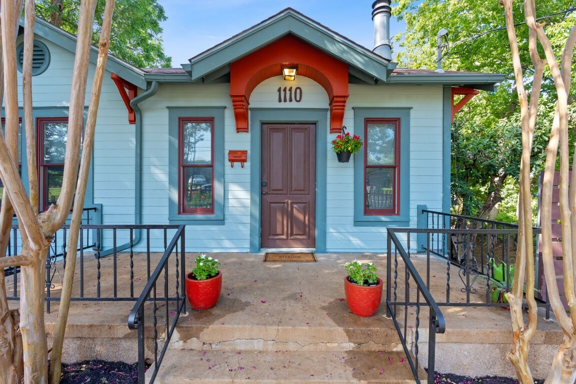 Property Photo:  1110 E Live Oak Street  TX 78704 