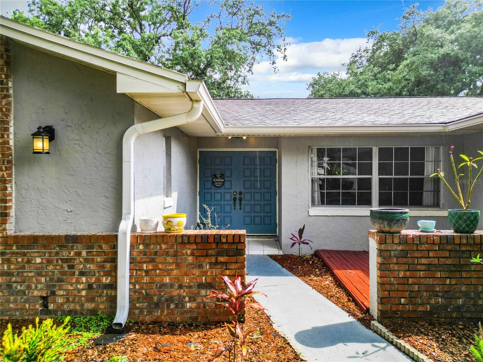 Property Photo:  1046 Forest Circle  FL 32708 