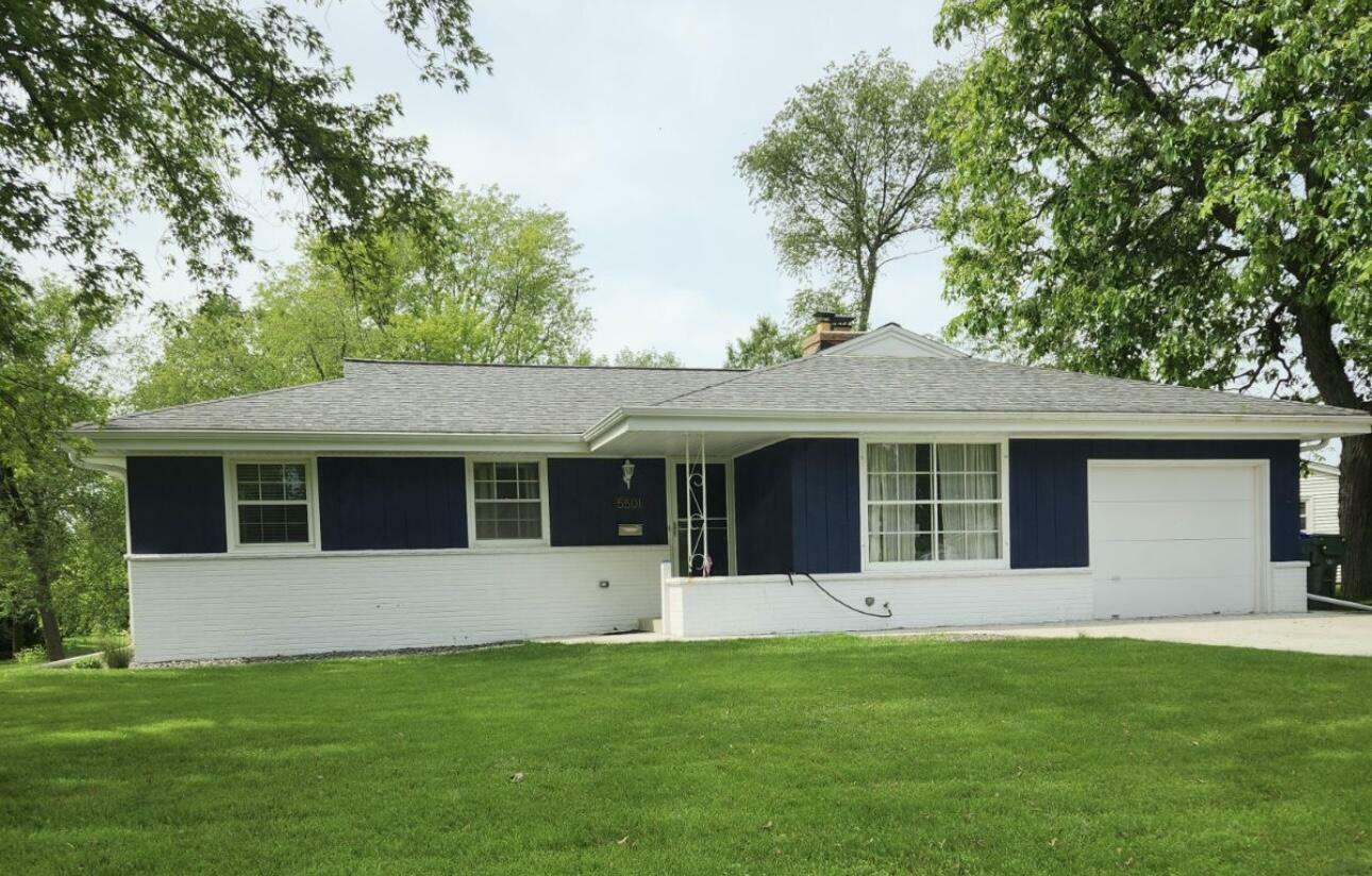 5501 Lakeview Dr  Greendale WI 53129 photo
