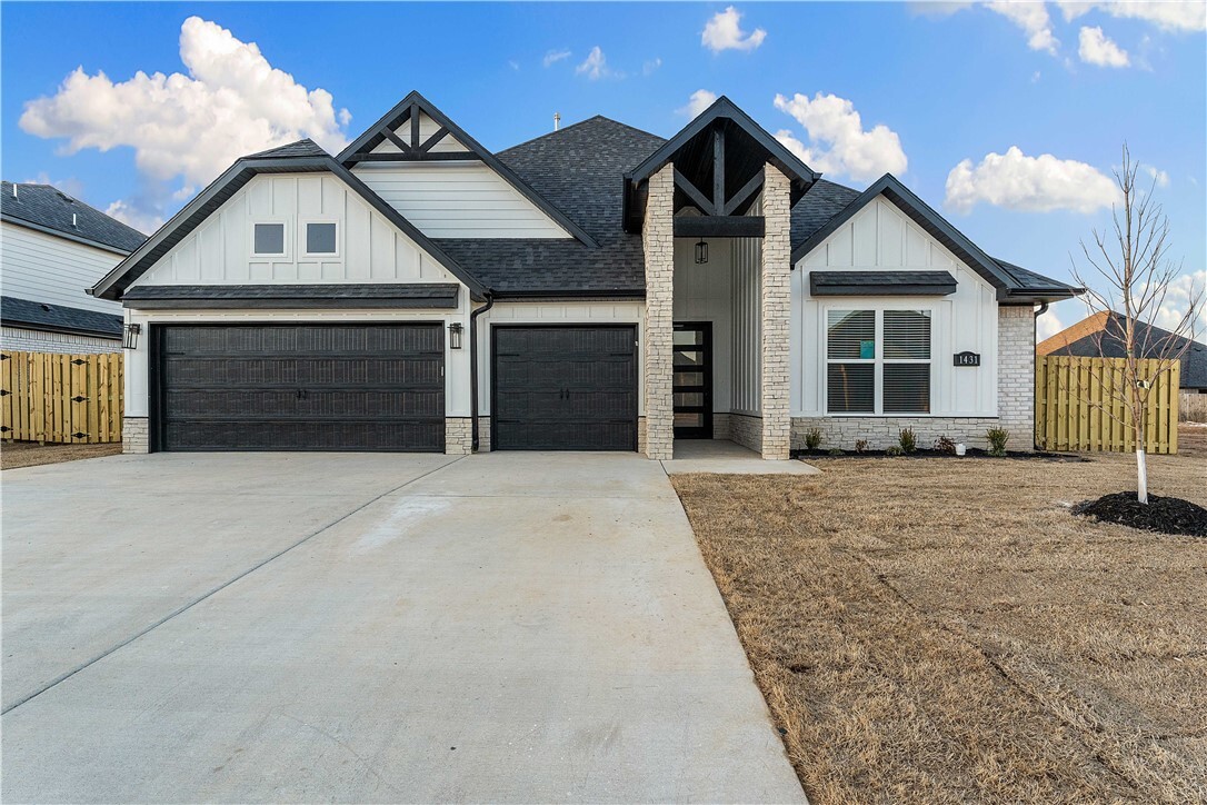 Property Photo: 1431 Tiffany Street AR 72719